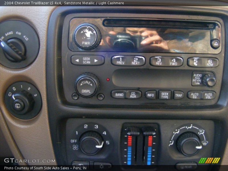 Sandstone Metallic / Light Cashmere 2004 Chevrolet TrailBlazer LS 4x4