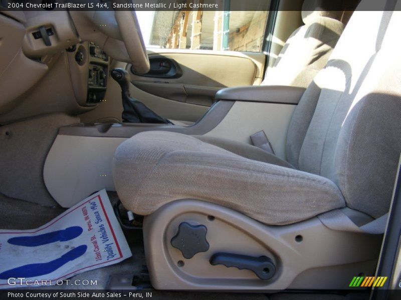 Sandstone Metallic / Light Cashmere 2004 Chevrolet TrailBlazer LS 4x4
