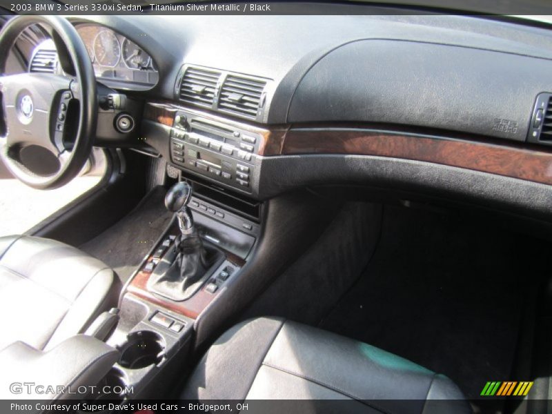 Dashboard of 2003 3 Series 330xi Sedan