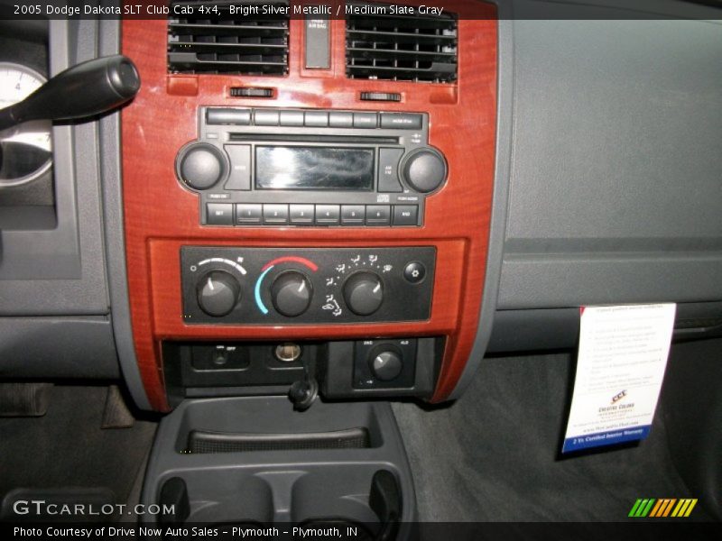 Bright Silver Metallic / Medium Slate Gray 2005 Dodge Dakota SLT Club Cab 4x4