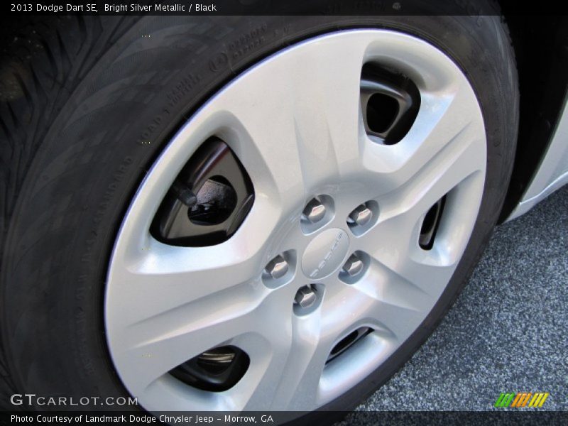 Bright Silver Metallic / Black 2013 Dodge Dart SE