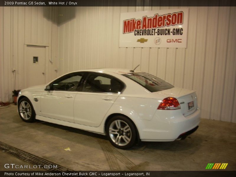 White Hot / Onyx 2009 Pontiac G8 Sedan