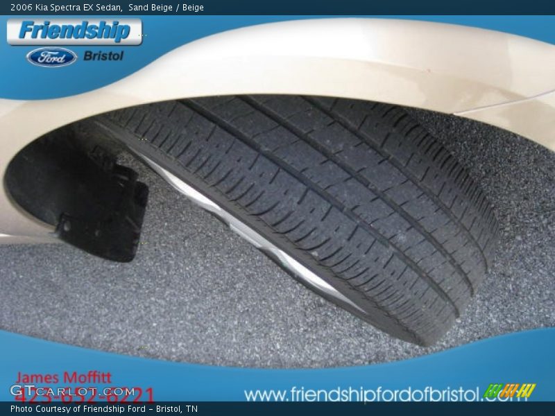 Sand Beige / Beige 2006 Kia Spectra EX Sedan
