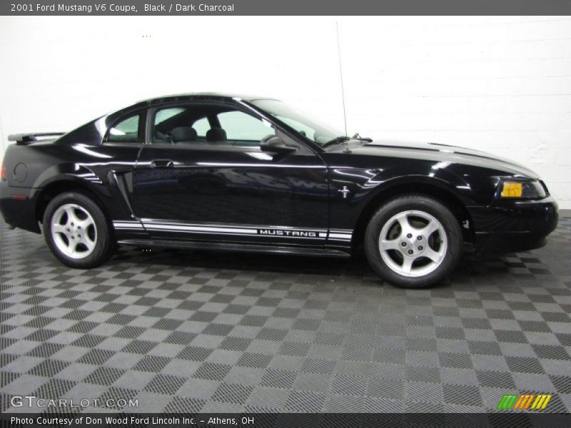 Black / Dark Charcoal 2001 Ford Mustang V6 Coupe
