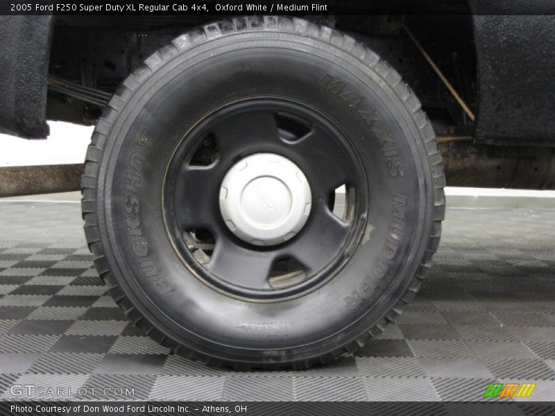 Oxford White / Medium Flint 2005 Ford F250 Super Duty XL Regular Cab 4x4
