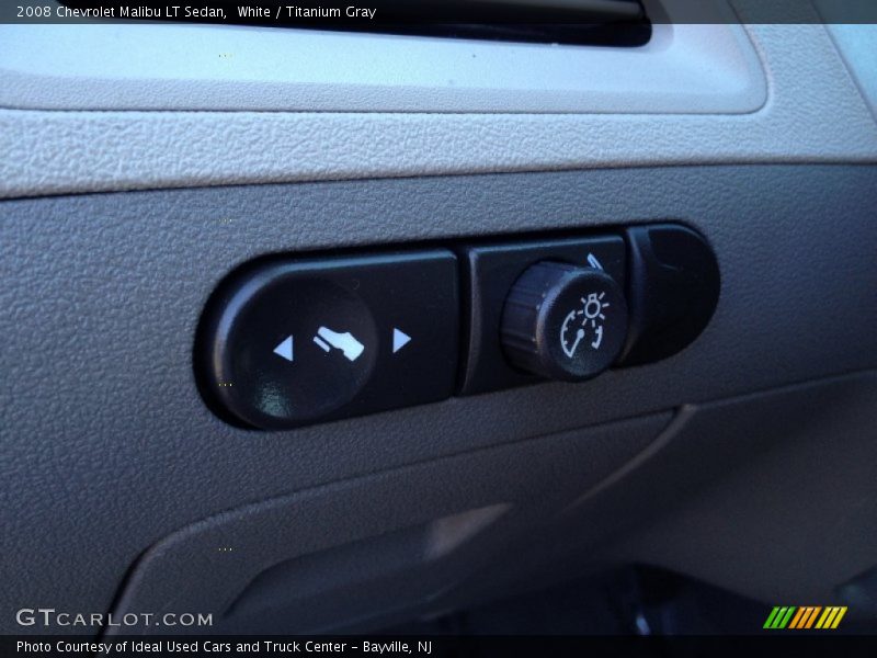 White / Titanium Gray 2008 Chevrolet Malibu LT Sedan