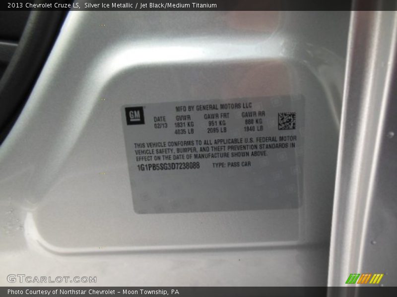 Silver Ice Metallic / Jet Black/Medium Titanium 2013 Chevrolet Cruze LS