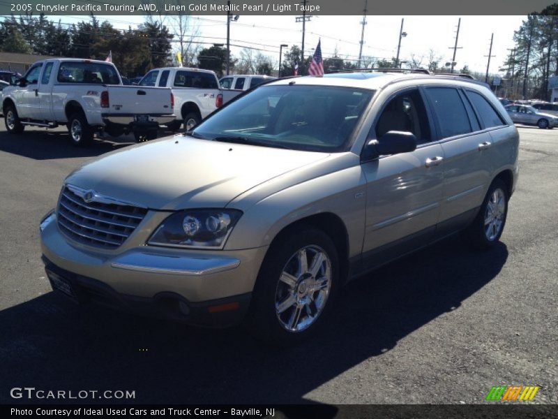 Front 3/4 View of 2005 Pacifica Touring AWD