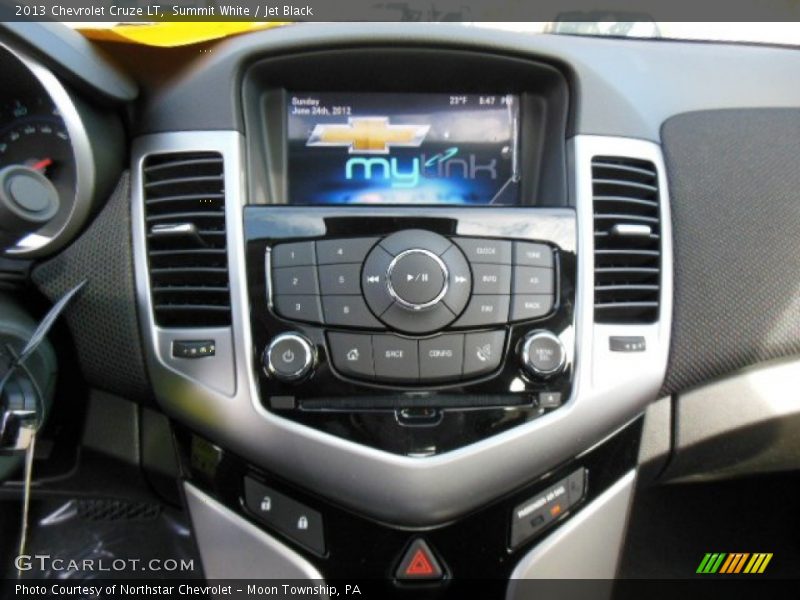 Summit White / Jet Black 2013 Chevrolet Cruze LT