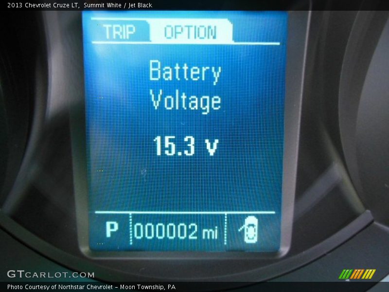Summit White / Jet Black 2013 Chevrolet Cruze LT