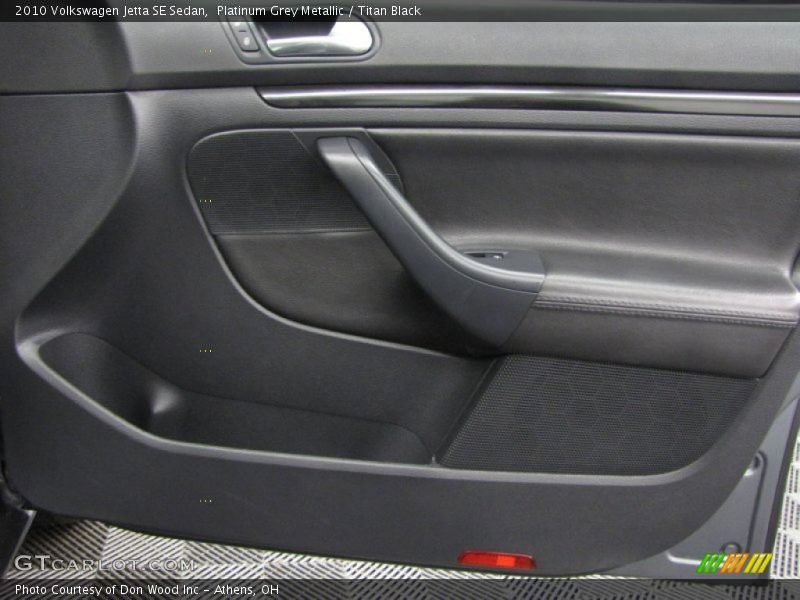 Platinum Grey Metallic / Titan Black 2010 Volkswagen Jetta SE Sedan