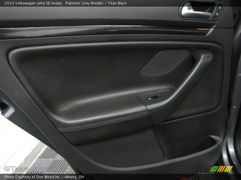 Platinum Grey Metallic / Titan Black 2010 Volkswagen Jetta SE Sedan