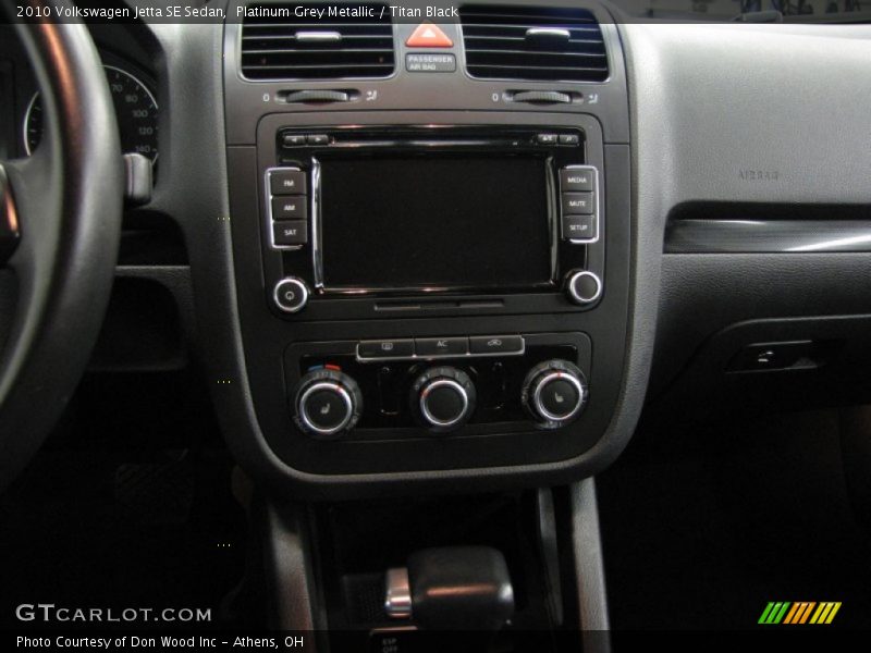 Platinum Grey Metallic / Titan Black 2010 Volkswagen Jetta SE Sedan
