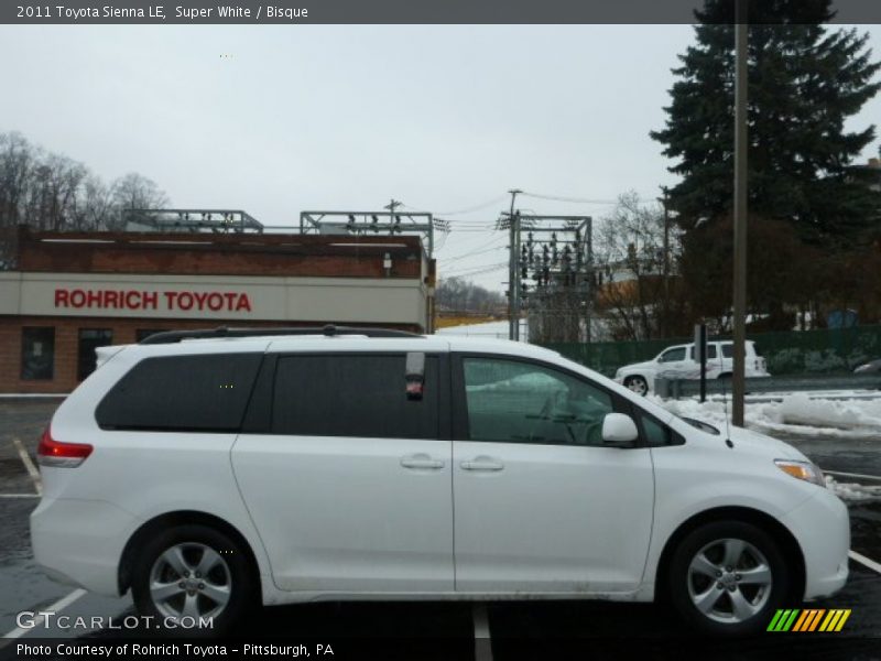 Super White / Bisque 2011 Toyota Sienna LE