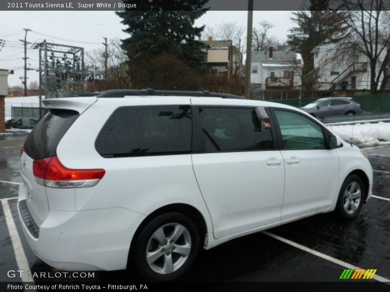 Super White / Bisque 2011 Toyota Sienna LE