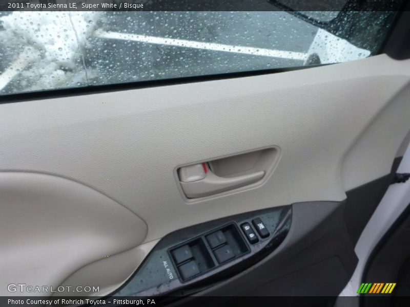 Super White / Bisque 2011 Toyota Sienna LE
