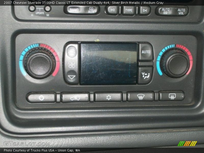 Controls of 2007 Silverado 3500HD Classic LT Extended Cab Dually 4x4