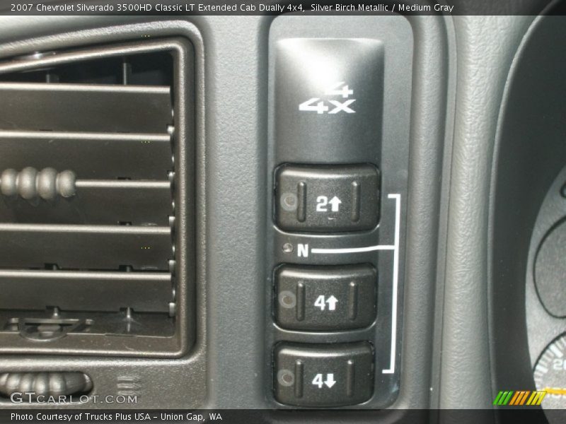 Controls of 2007 Silverado 3500HD Classic LT Extended Cab Dually 4x4