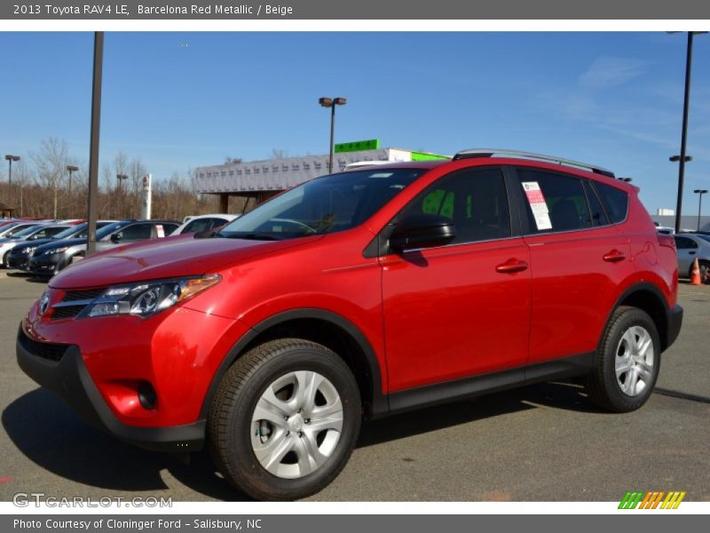 Front 3/4 View of 2013 RAV4 LE