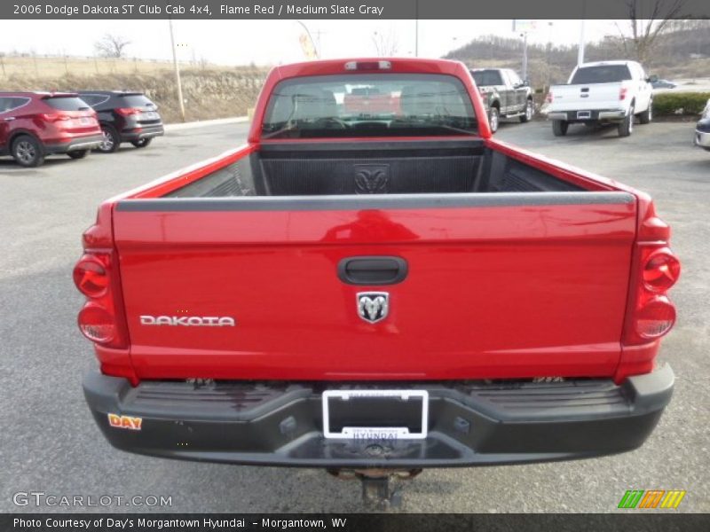 Flame Red / Medium Slate Gray 2006 Dodge Dakota ST Club Cab 4x4