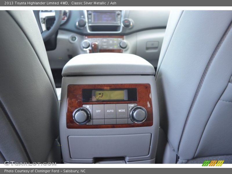 Classic Silver Metallic / Ash 2013 Toyota Highlander Limited 4WD