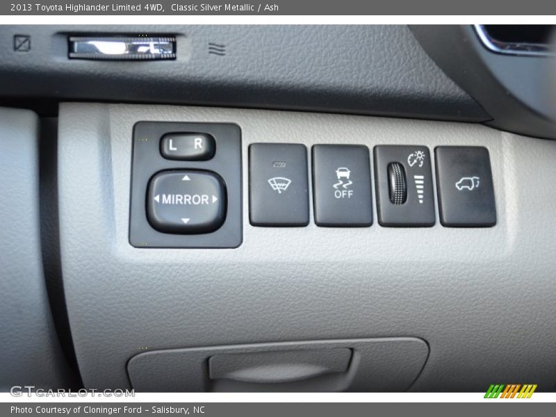 Classic Silver Metallic / Ash 2013 Toyota Highlander Limited 4WD