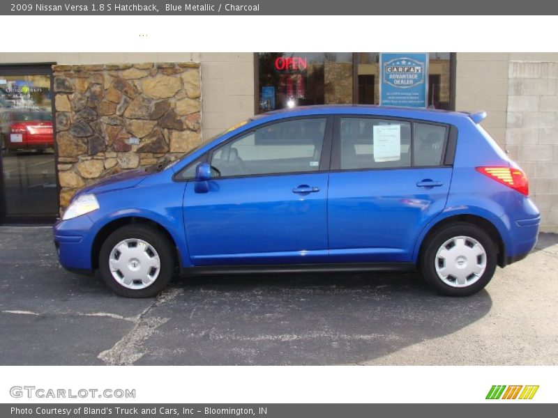 Blue Metallic / Charcoal 2009 Nissan Versa 1.8 S Hatchback