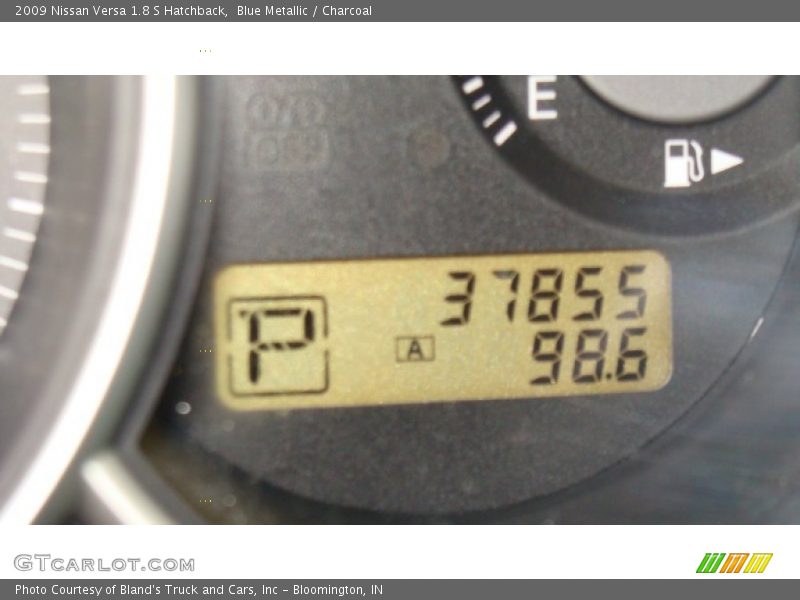 Blue Metallic / Charcoal 2009 Nissan Versa 1.8 S Hatchback