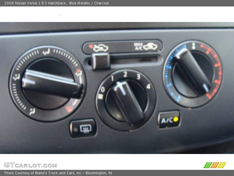 Blue Metallic / Charcoal 2009 Nissan Versa 1.8 S Hatchback