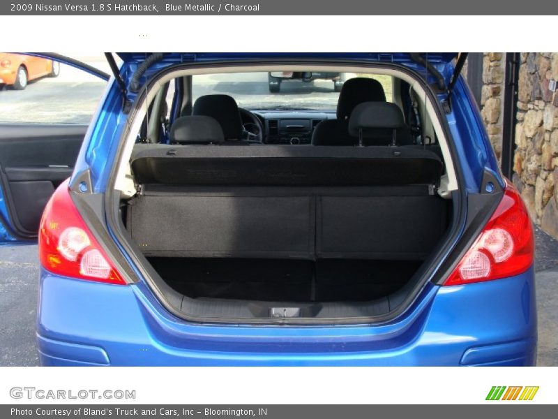 Blue Metallic / Charcoal 2009 Nissan Versa 1.8 S Hatchback