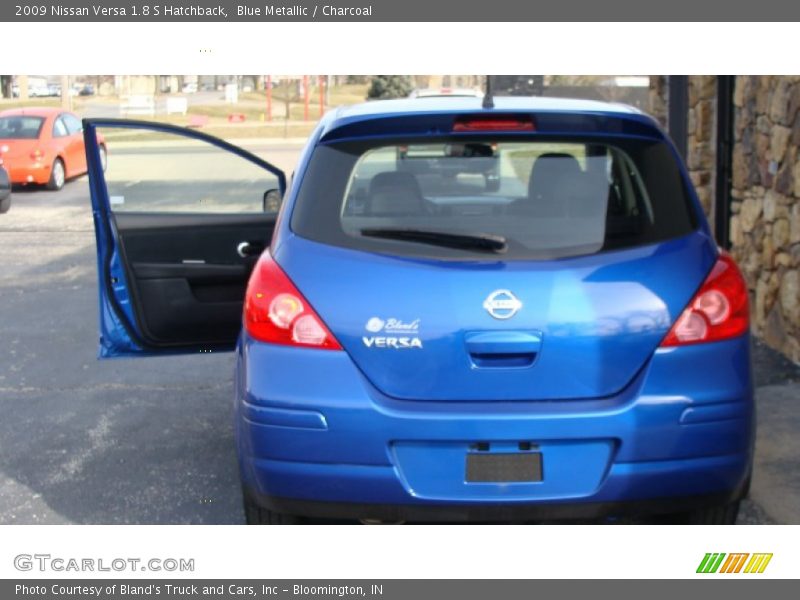 Blue Metallic / Charcoal 2009 Nissan Versa 1.8 S Hatchback