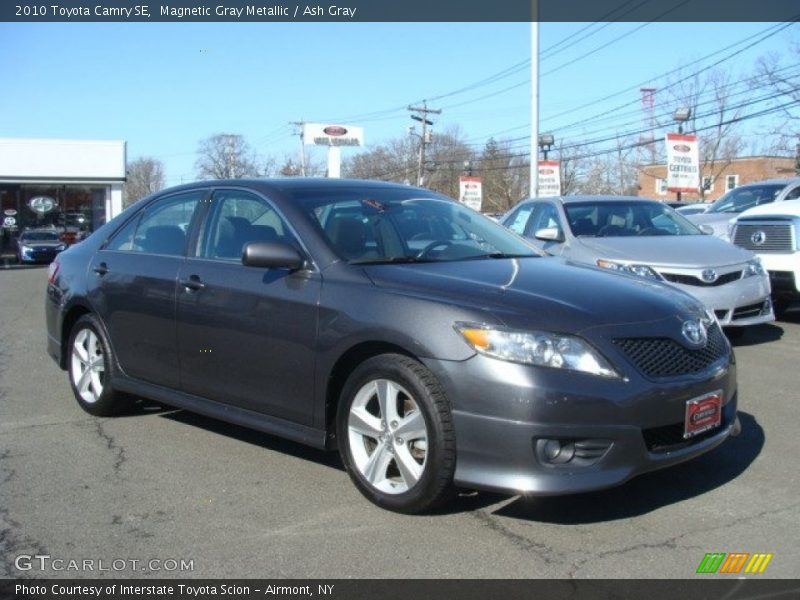 Front 3/4 View of 2010 Camry SE