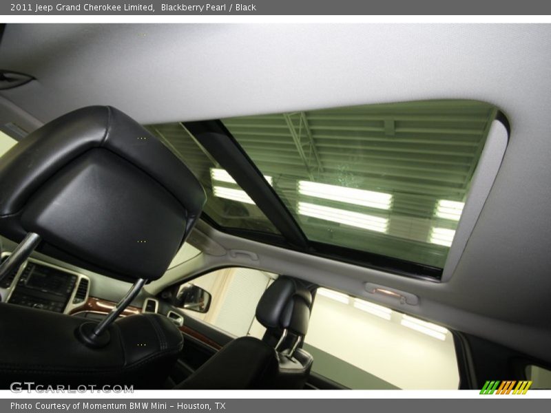 Sunroof of 2011 Grand Cherokee Limited