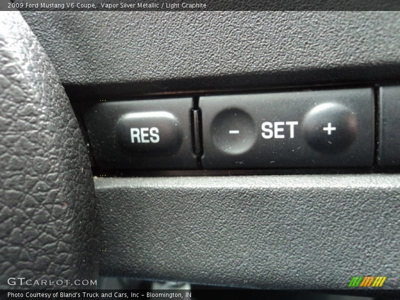 Vapor Silver Metallic / Light Graphite 2009 Ford Mustang V6 Coupe