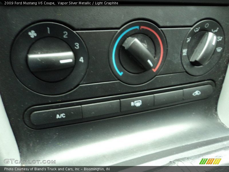 Controls of 2009 Mustang V6 Coupe