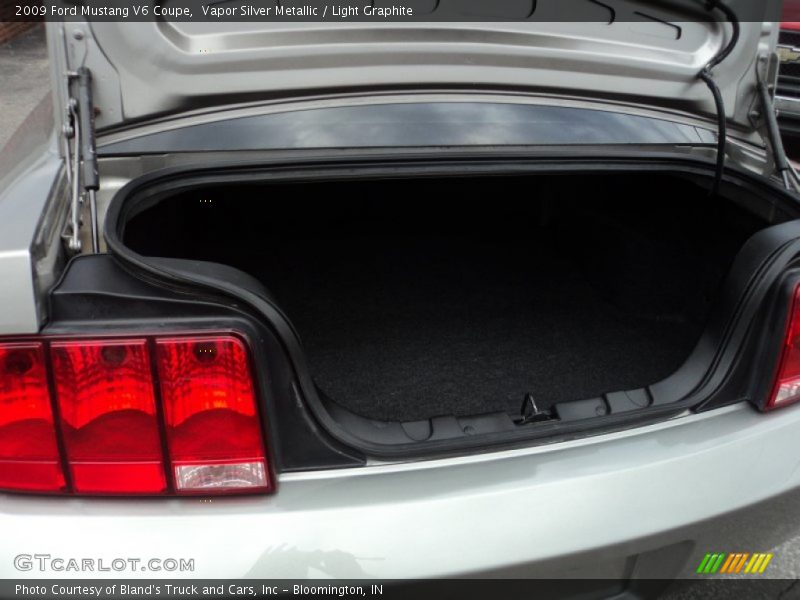  2009 Mustang V6 Coupe Trunk