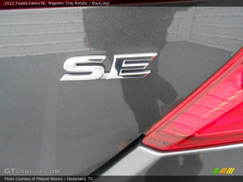 Magnetic Gray Metallic / Black/Ash 2012 Toyota Camry SE