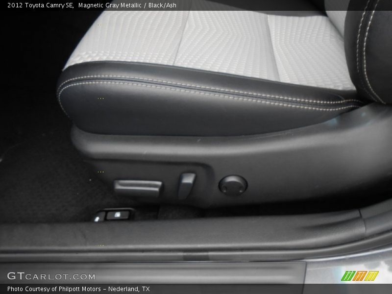 Magnetic Gray Metallic / Black/Ash 2012 Toyota Camry SE