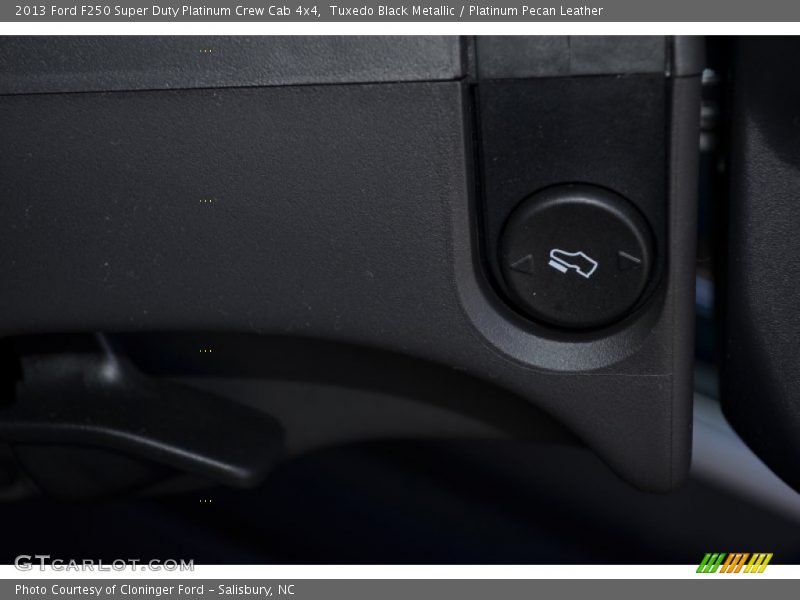 Tuxedo Black Metallic / Platinum Pecan Leather 2013 Ford F250 Super Duty Platinum Crew Cab 4x4