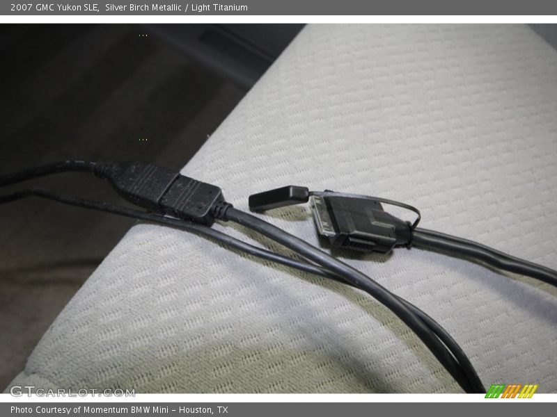 Silver Birch Metallic / Light Titanium 2007 GMC Yukon SLE