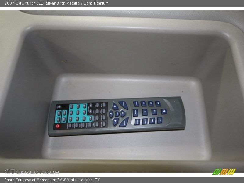 Silver Birch Metallic / Light Titanium 2007 GMC Yukon SLE