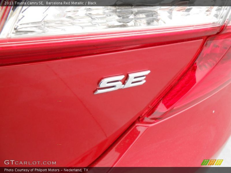 Barcelona Red Metallic / Black 2013 Toyota Camry SE