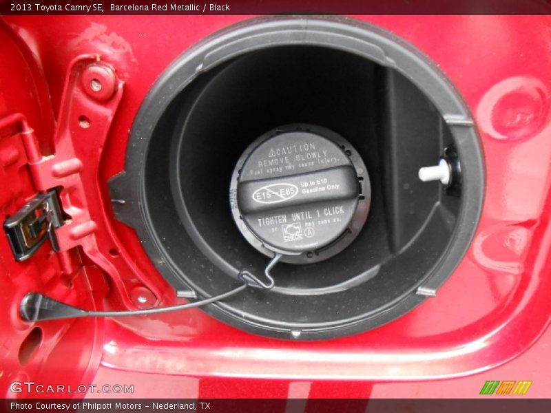 Barcelona Red Metallic / Black 2013 Toyota Camry SE