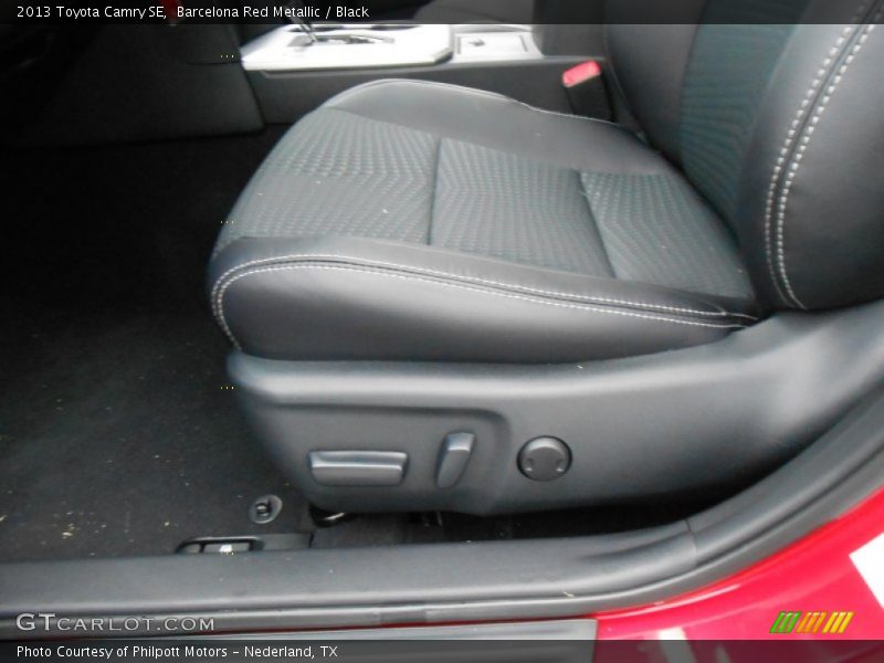 Barcelona Red Metallic / Black 2013 Toyota Camry SE