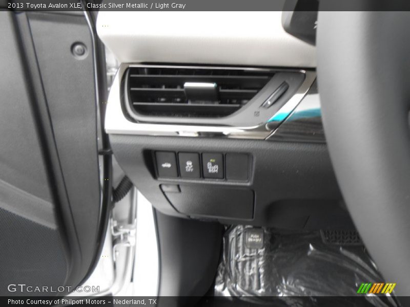 Classic Silver Metallic / Light Gray 2013 Toyota Avalon XLE