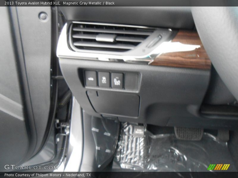 Magnetic Gray Metallic / Black 2013 Toyota Avalon Hybrid XLE