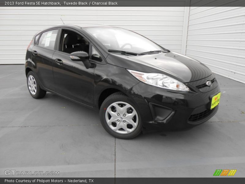 Tuxedo Black / Charcoal Black 2013 Ford Fiesta SE Hatchback