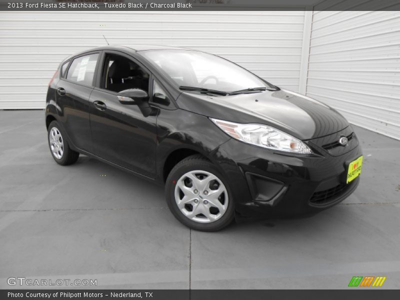 Tuxedo Black / Charcoal Black 2013 Ford Fiesta SE Hatchback