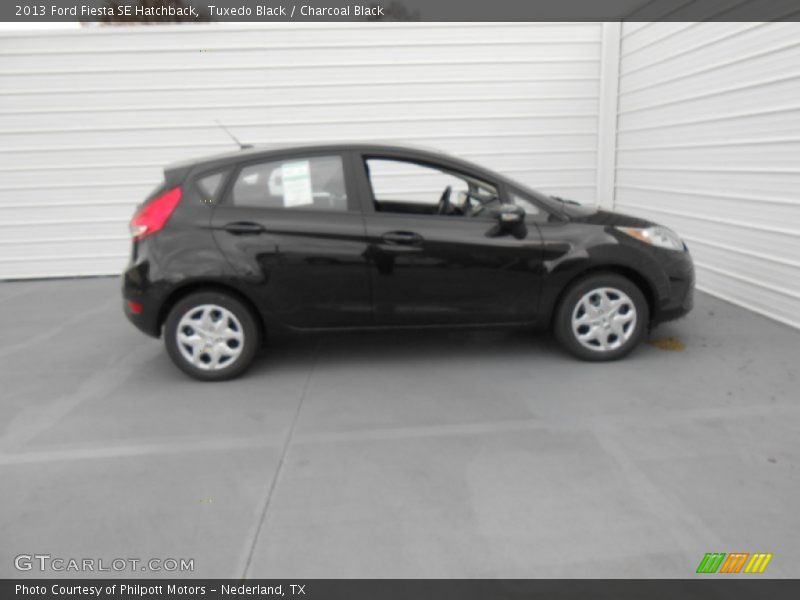 Tuxedo Black / Charcoal Black 2013 Ford Fiesta SE Hatchback