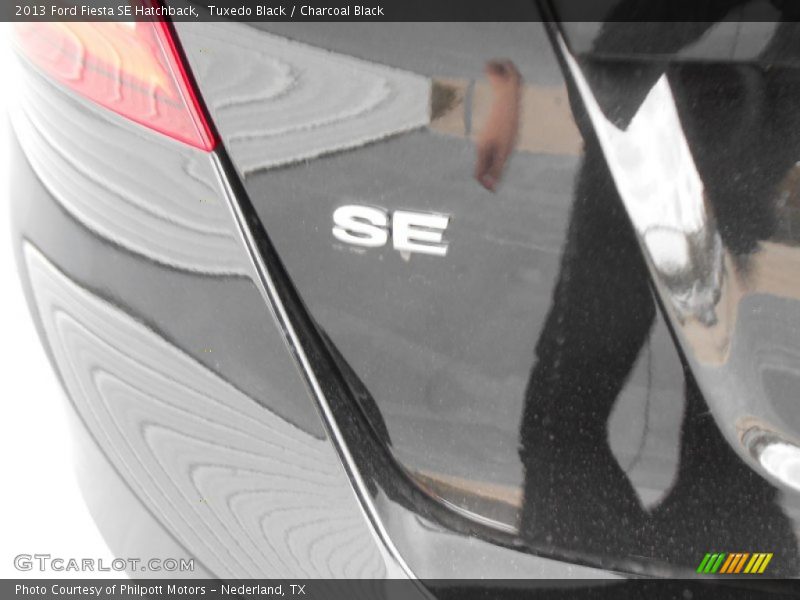 Tuxedo Black / Charcoal Black 2013 Ford Fiesta SE Hatchback